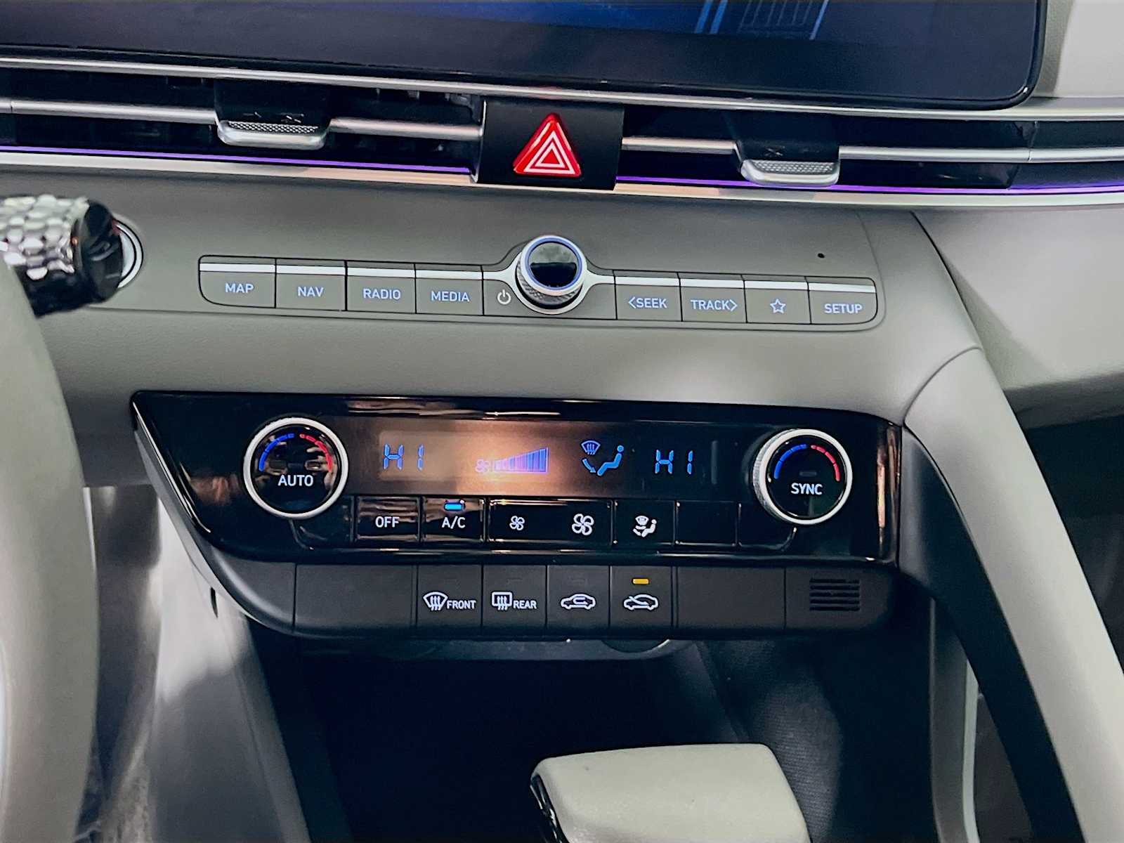 2024 Hyundai Elantra SEL - Photo 16