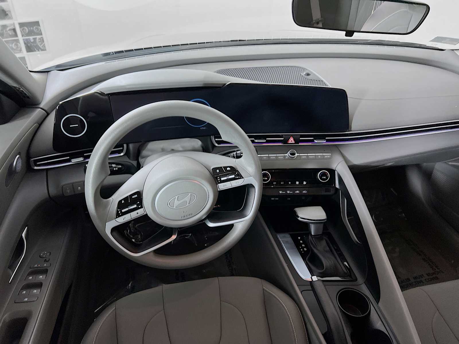 2024 Hyundai Elantra SEL - Photo 22