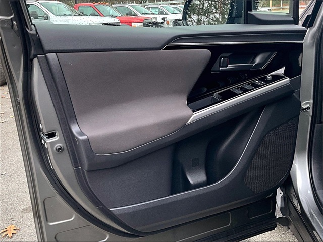 2024 Subaru Solterra Premium - Photo 18