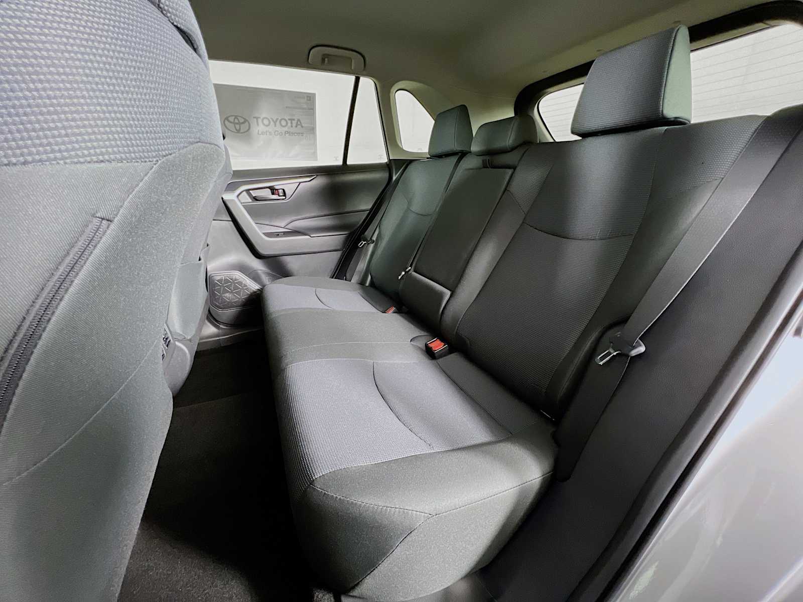 2025 Toyota RAV4 LE - Photo 13