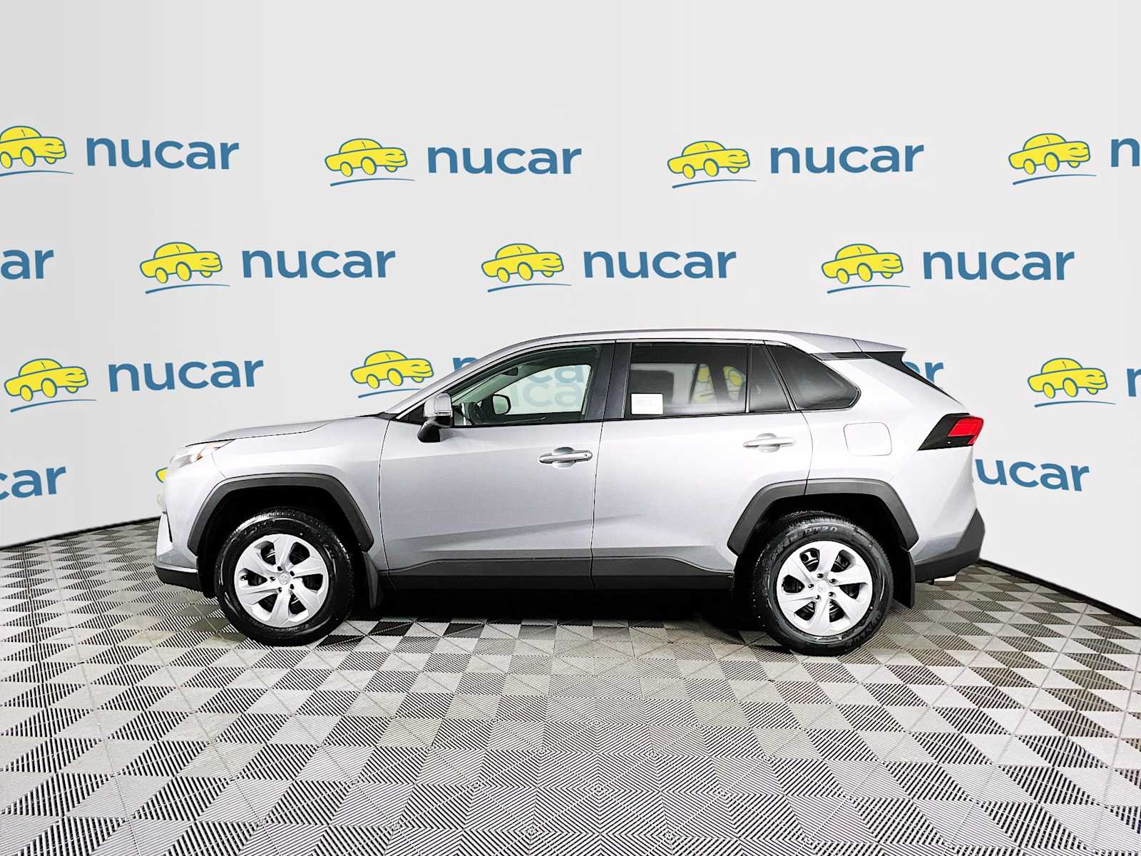 2025 Toyota RAV4 LE - Photo 3