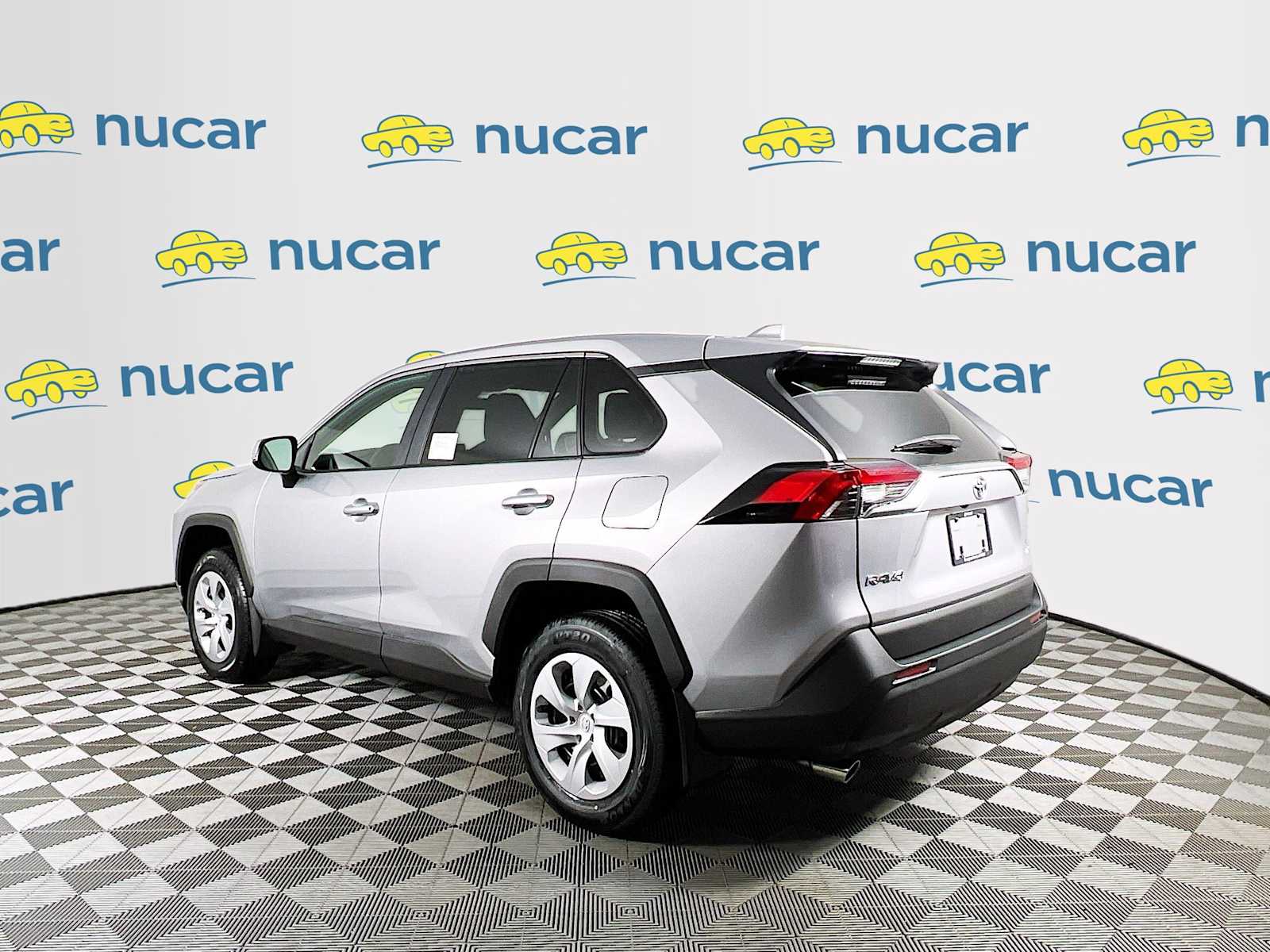 2025 Toyota RAV4 LE - Photo 4