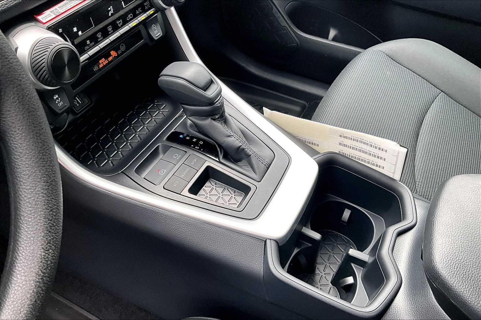 2025 Toyota RAV4 LE - Photo 14
