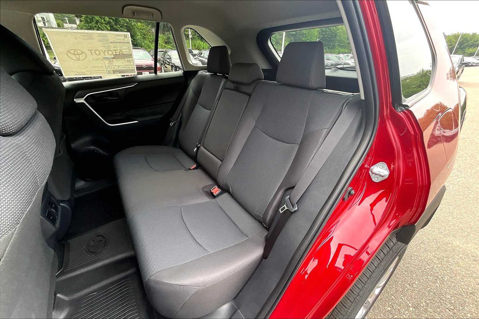 2025 Toyota RAV4 LE - Photo 15