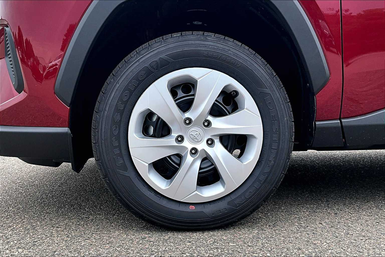 2025 Toyota RAV4 LE - Photo 8
