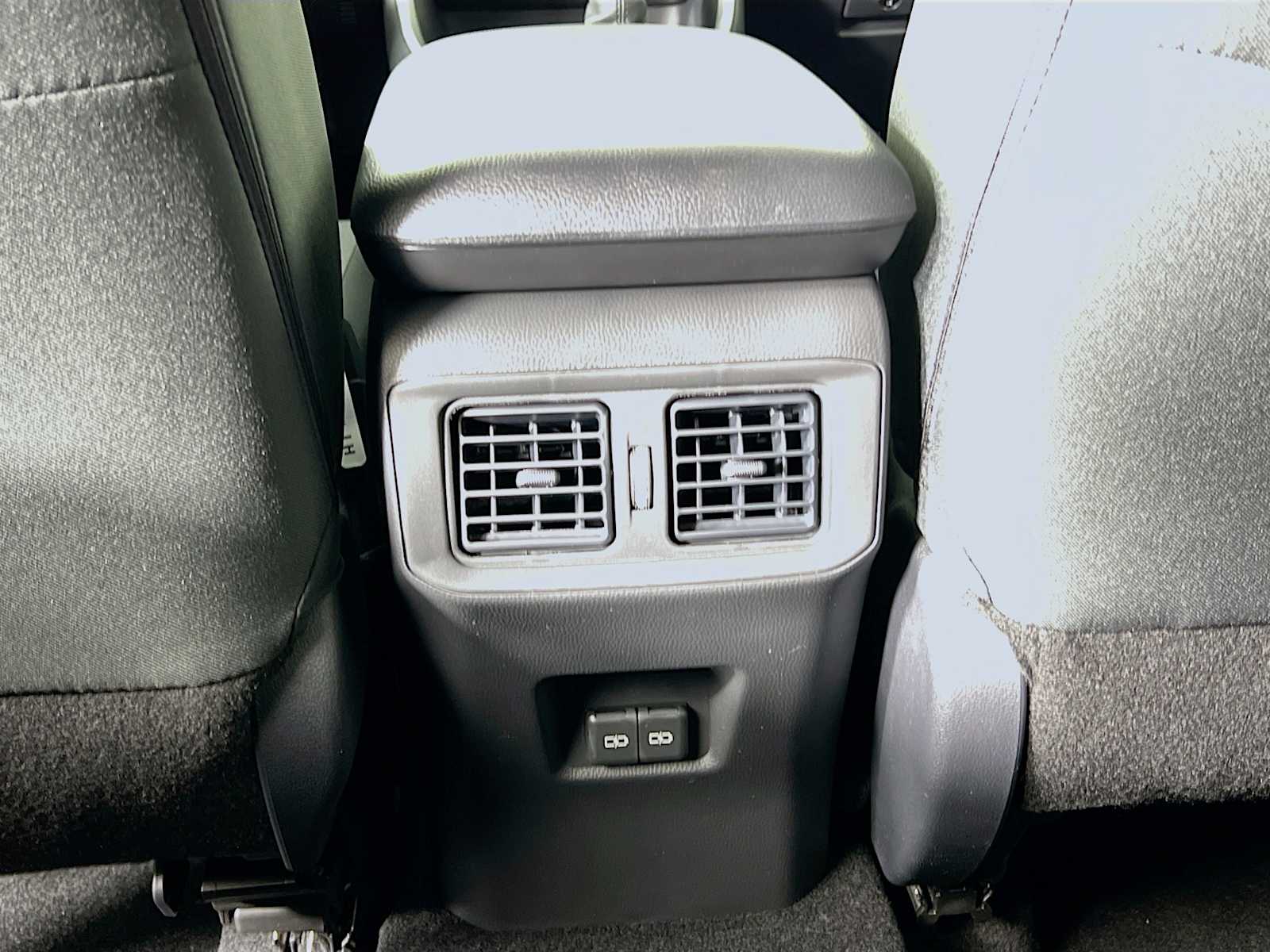 2025 Toyota RAV4 XLE - Photo 14