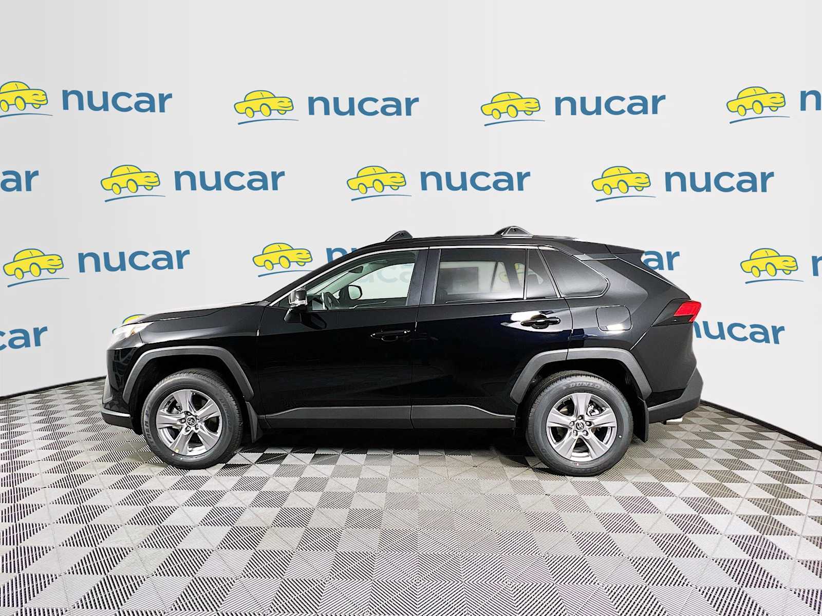 2025 Toyota RAV4 XLE - Photo 3