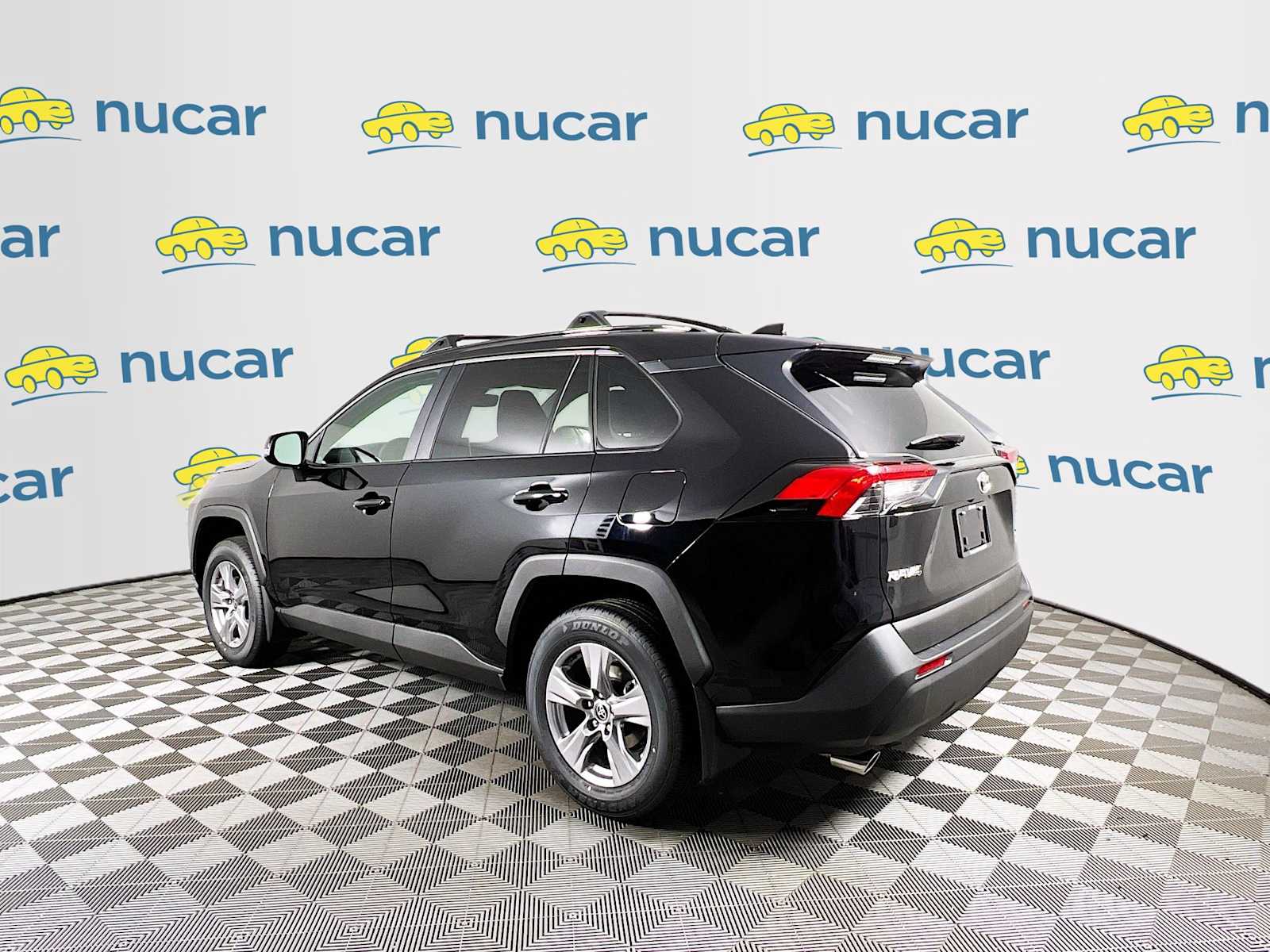 2025 Toyota RAV4 XLE - Photo 4