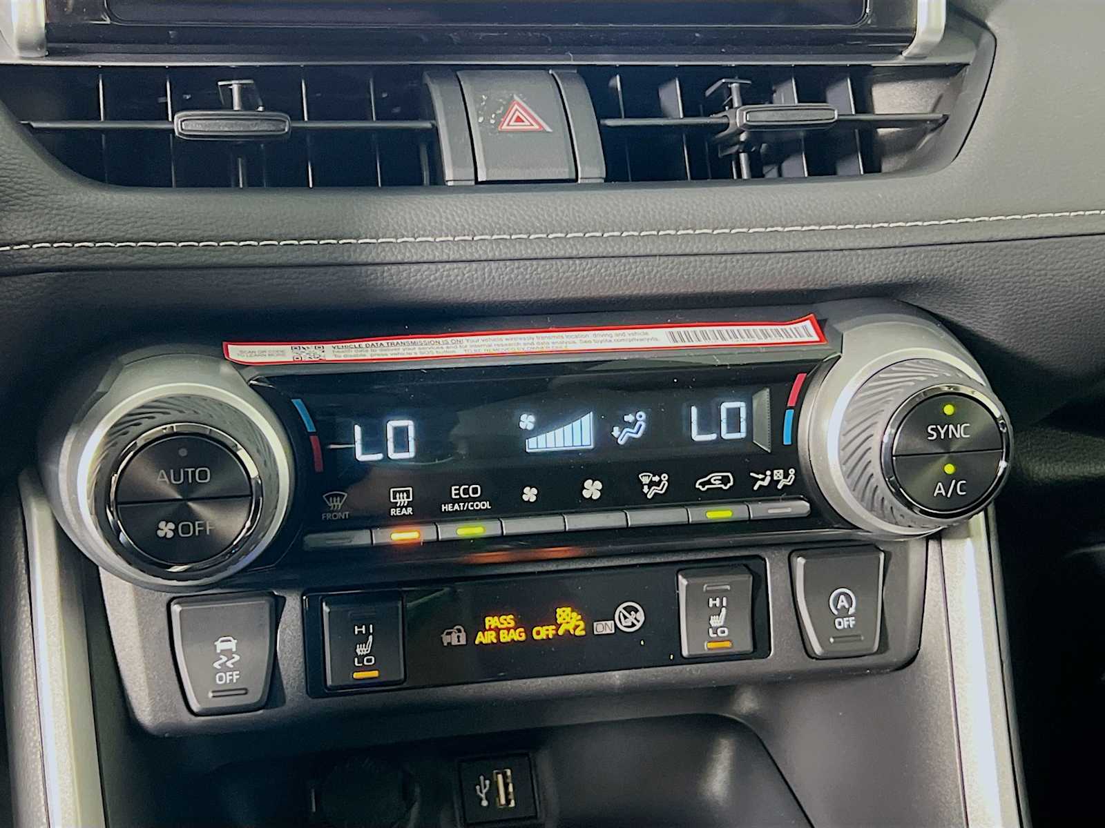 2025 Toyota RAV4 XLE - Photo 10