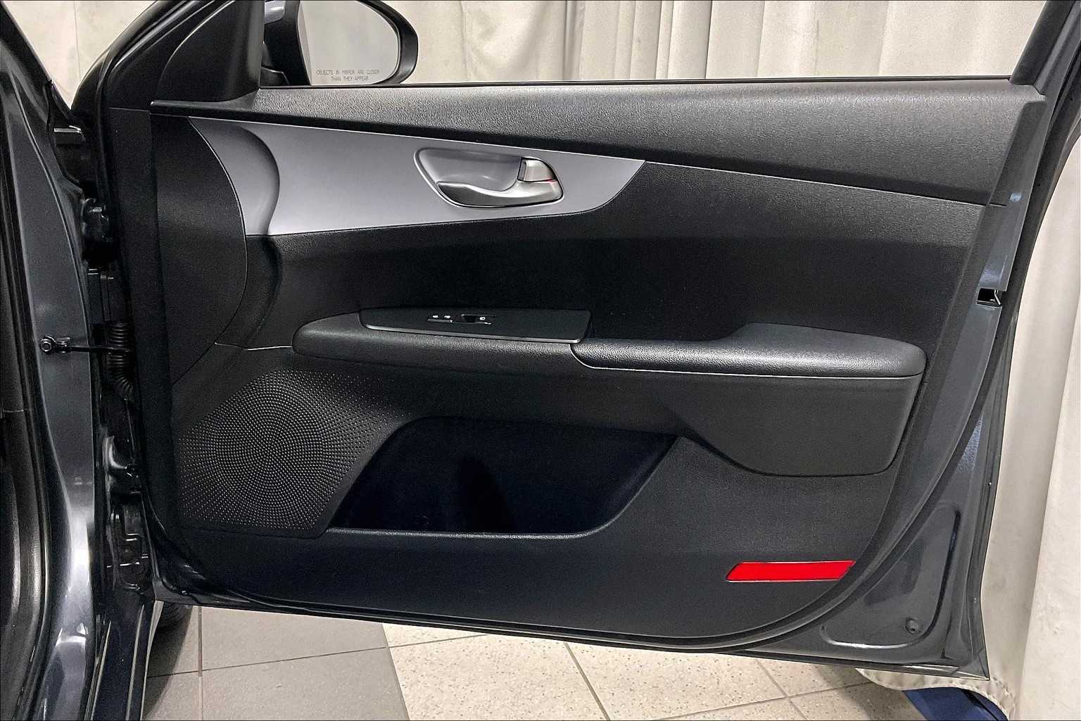 2022 Kia Forte LXS - Photo 12