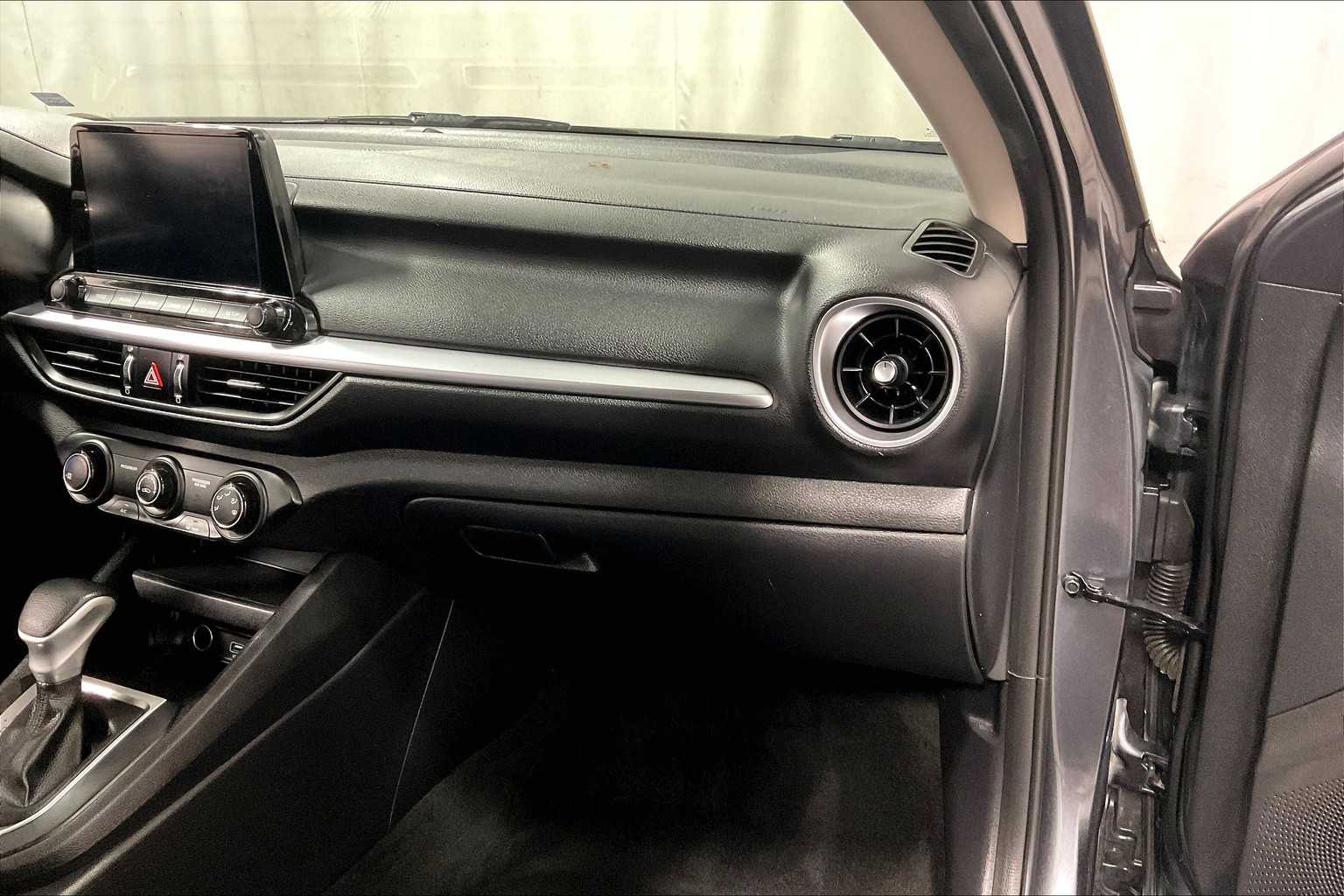 2022 Kia Forte LXS - Photo 13