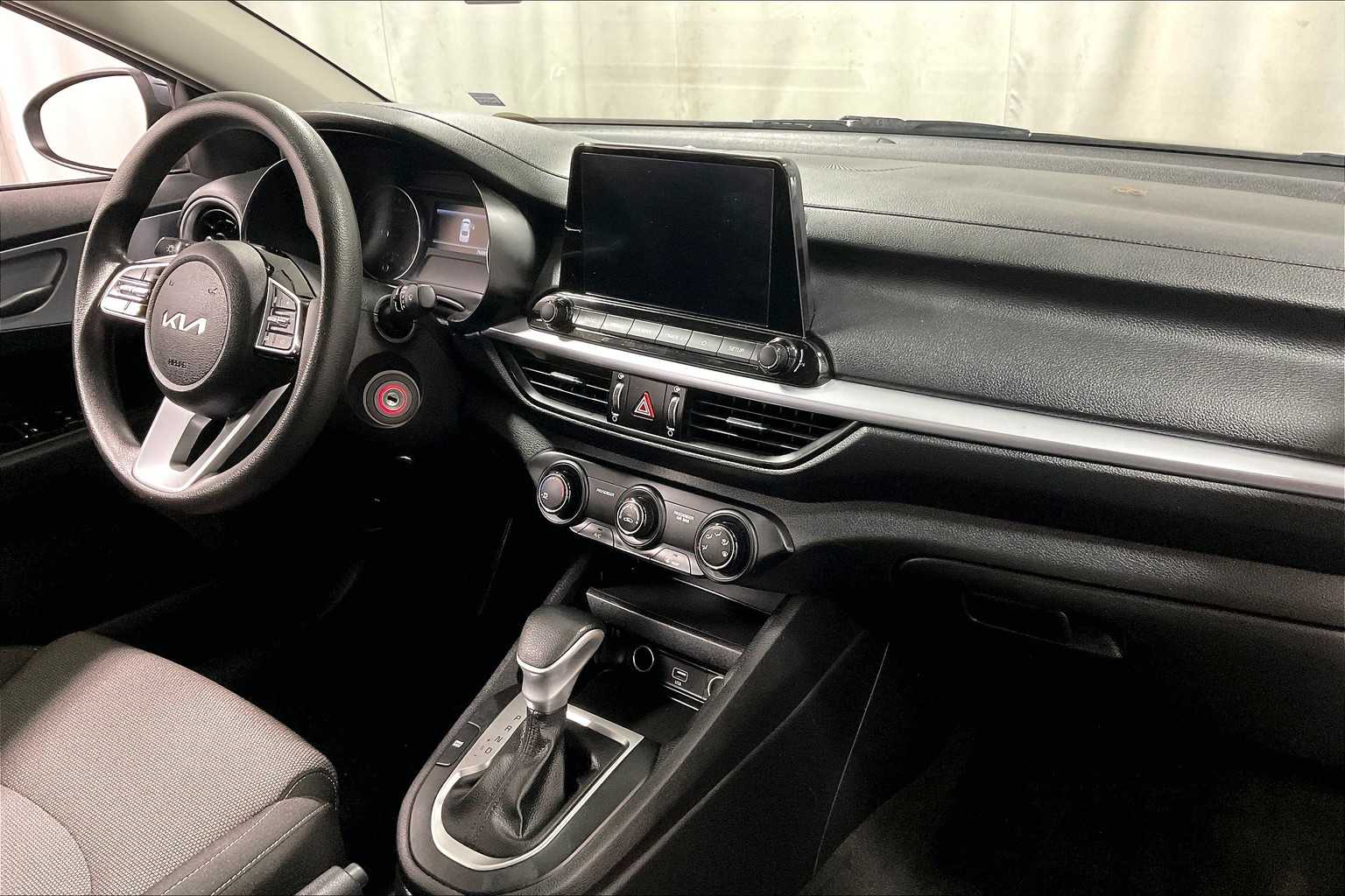 2022 Kia Forte LXS - Photo 14