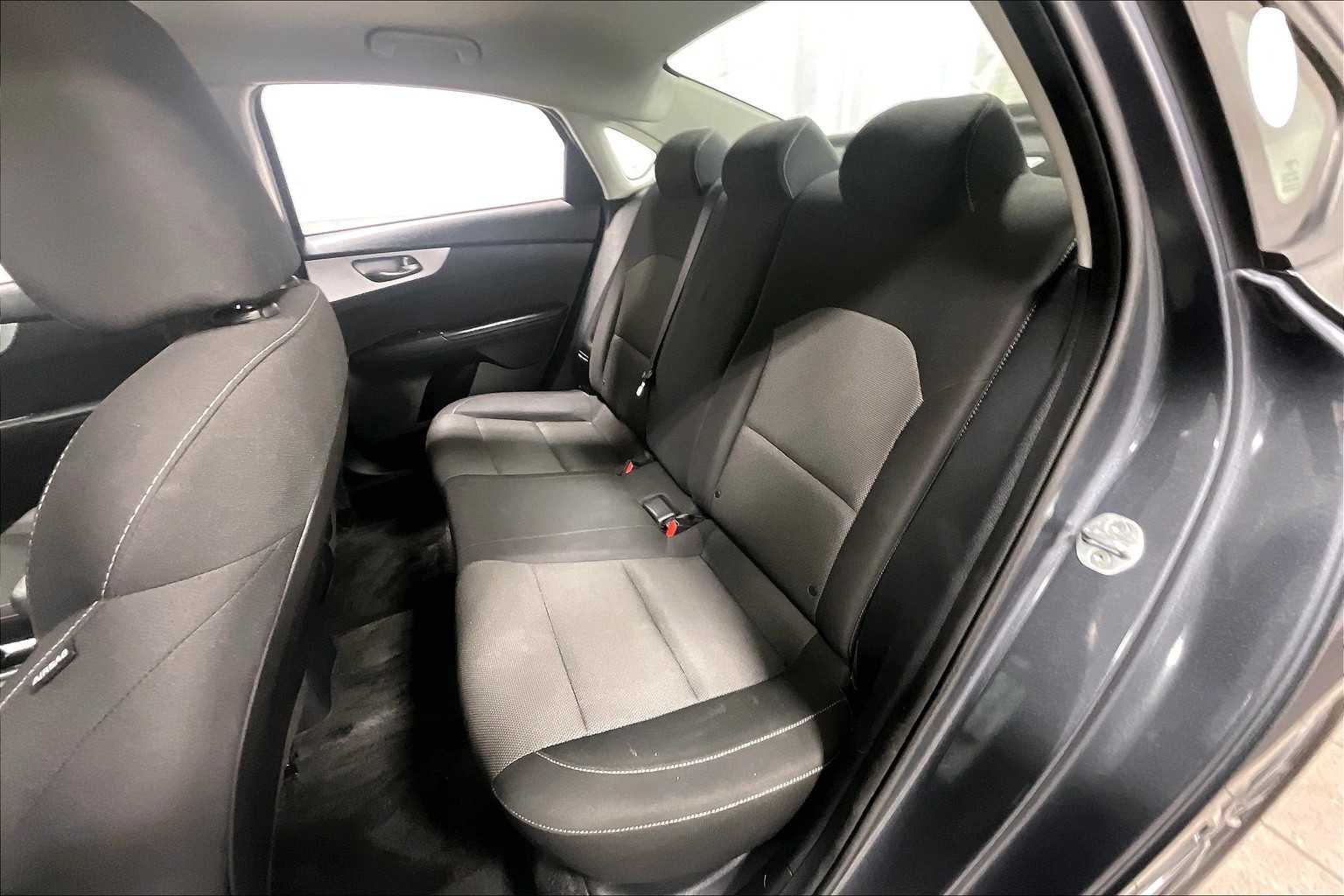 2022 Kia Forte LXS - Photo 15