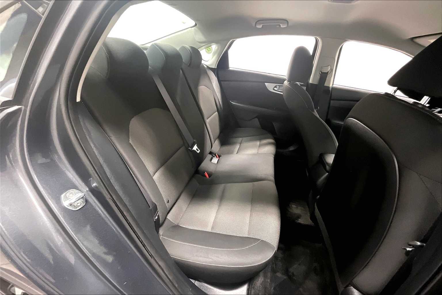 2022 Kia Forte LXS - Photo 16