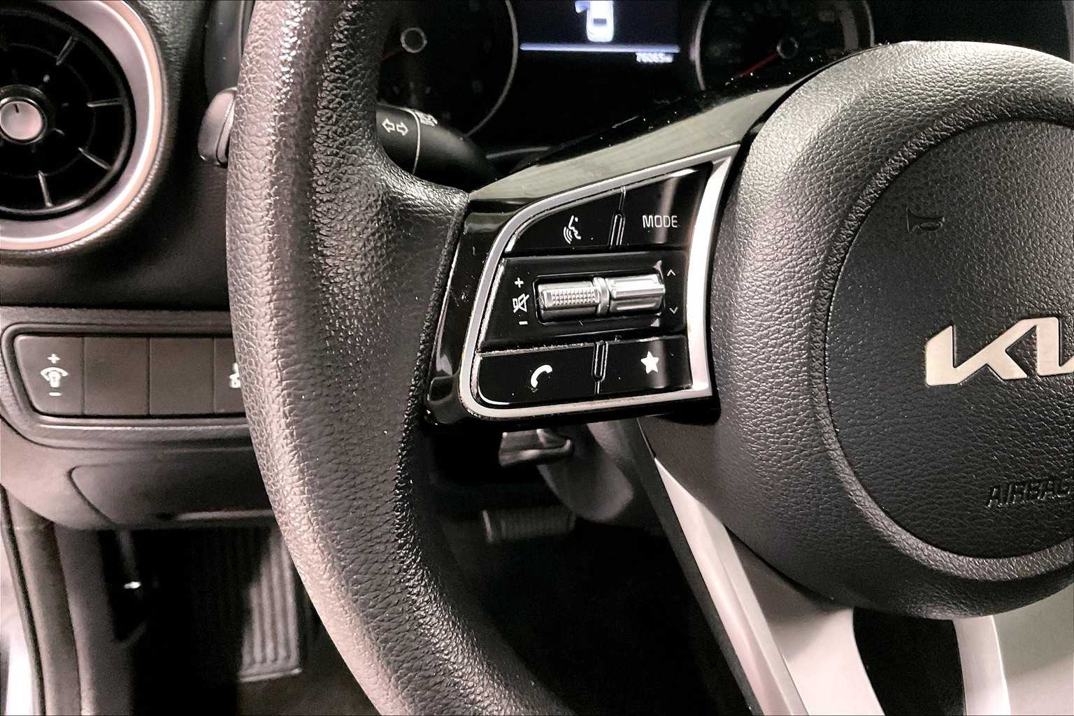 2022 Kia Forte LXS - Photo 22