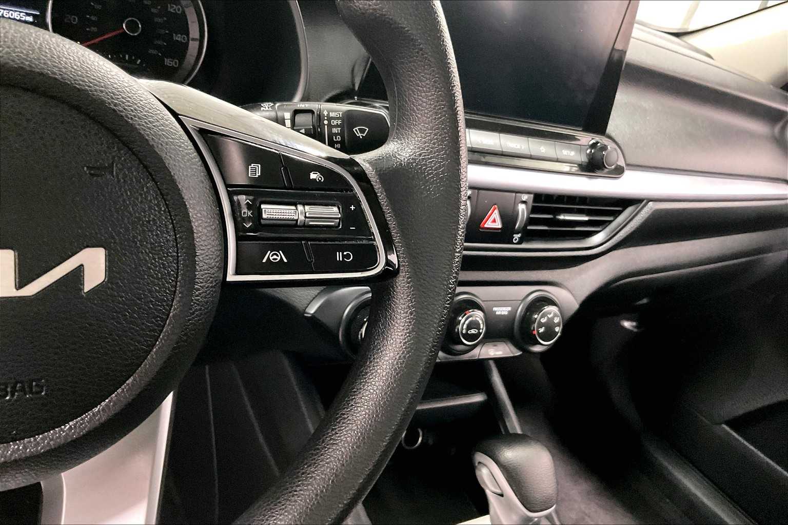 2022 Kia Forte LXS - Photo 23