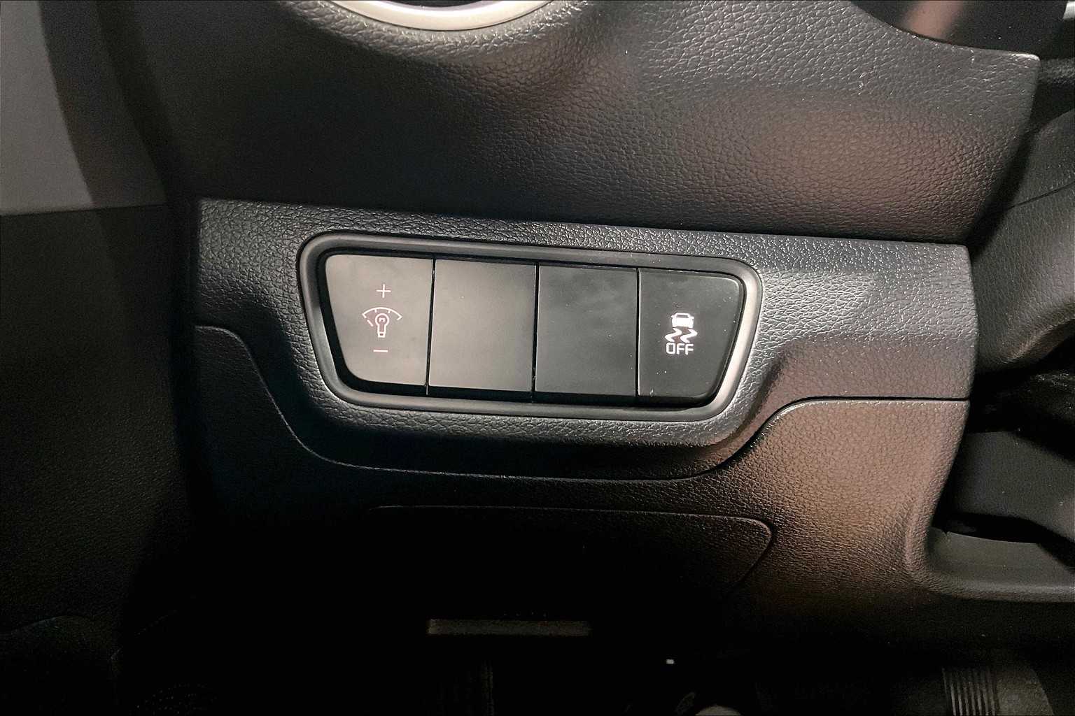 2022 Kia Forte LXS - Photo 25