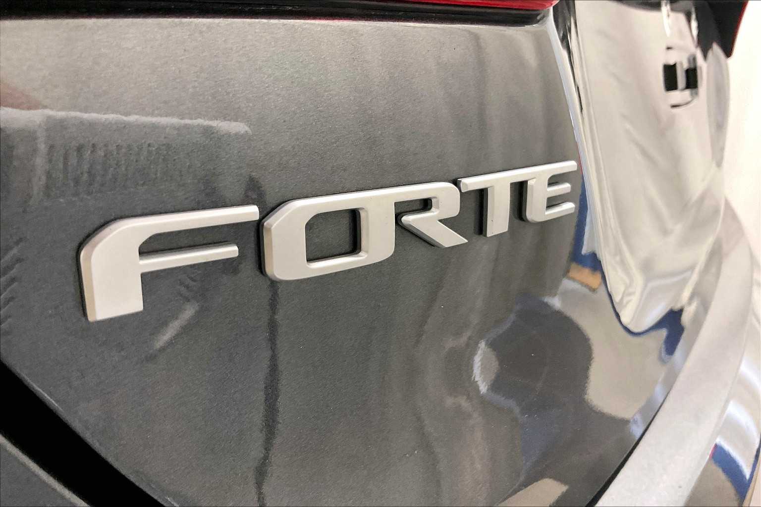 2022 Kia Forte LXS - Photo 28