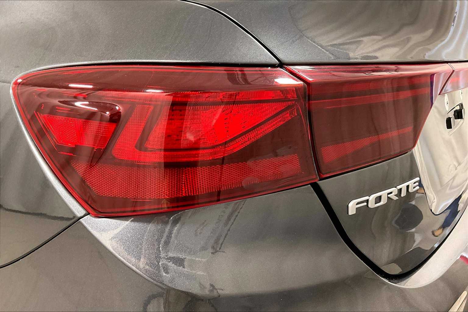 2022 Kia Forte LXS - Photo 33