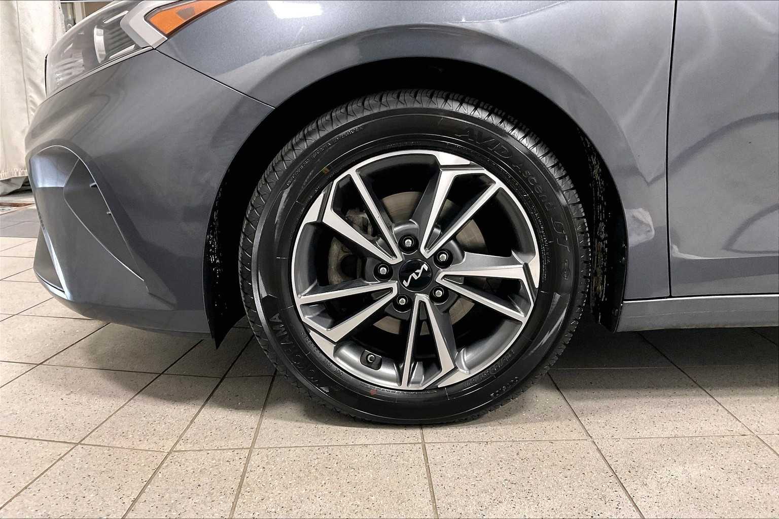 2022 Kia Forte LXS - Photo 7