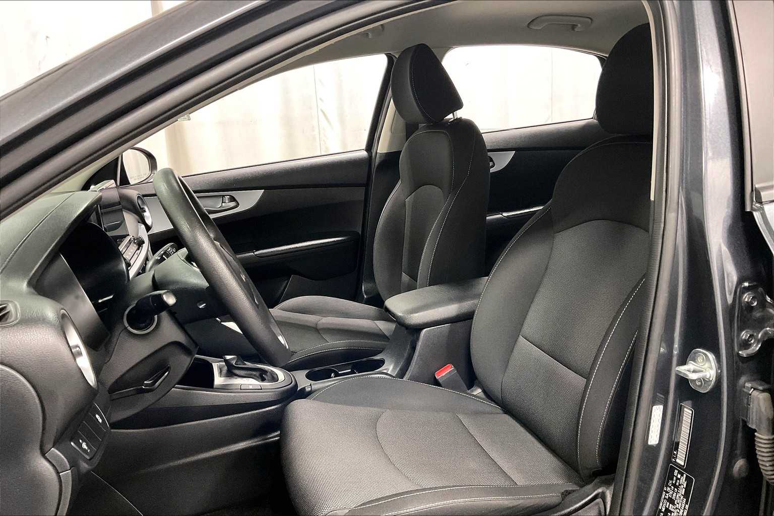 2022 Kia Forte LXS - Photo 10