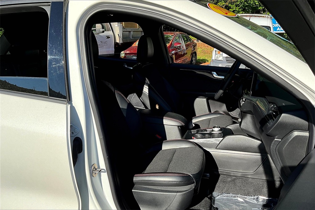 2024 Ford Escape ST-Line Select - Photo 11