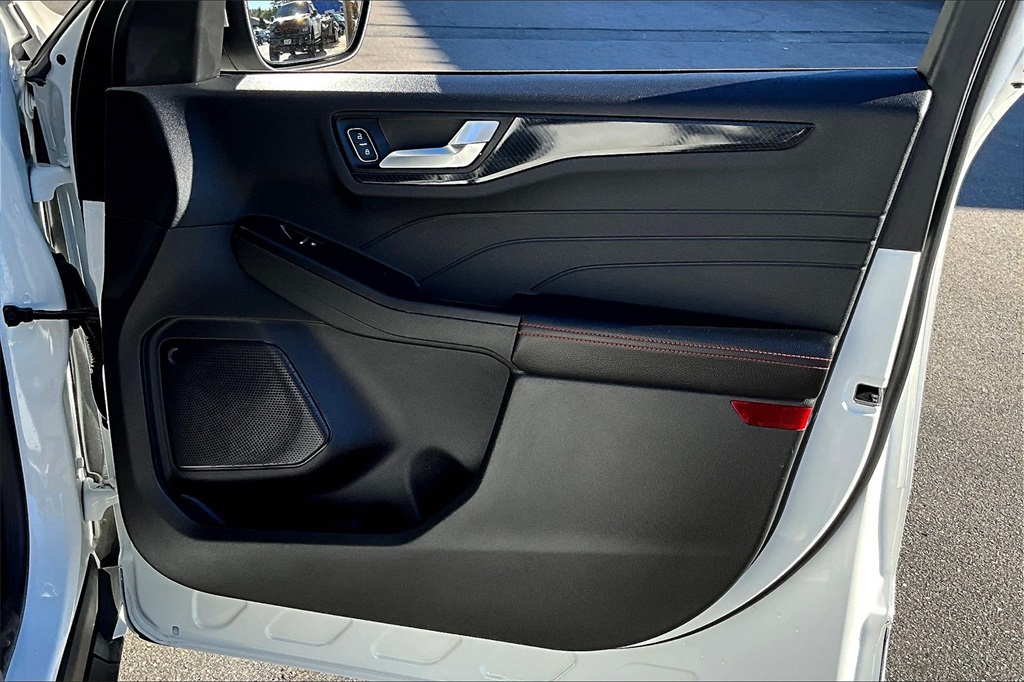 2024 Ford Escape ST-Line Select - Photo 12