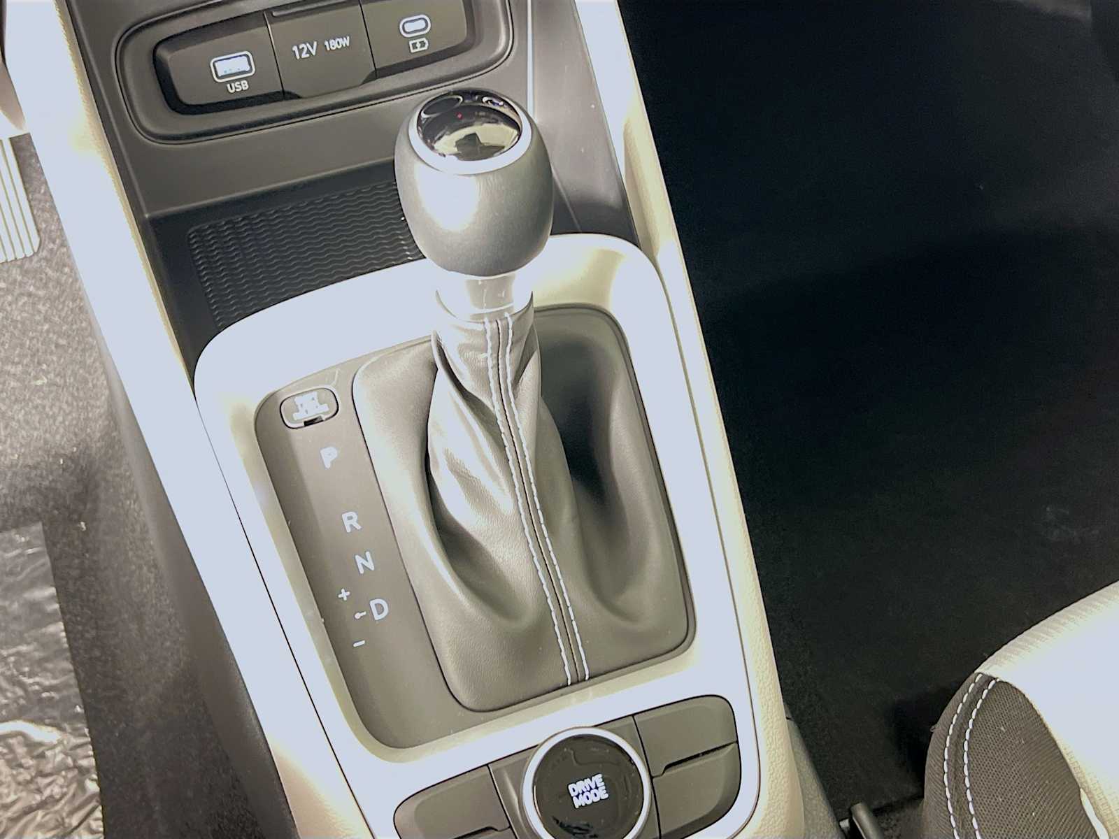 2025 Hyundai Venue SEL - Photo 11
