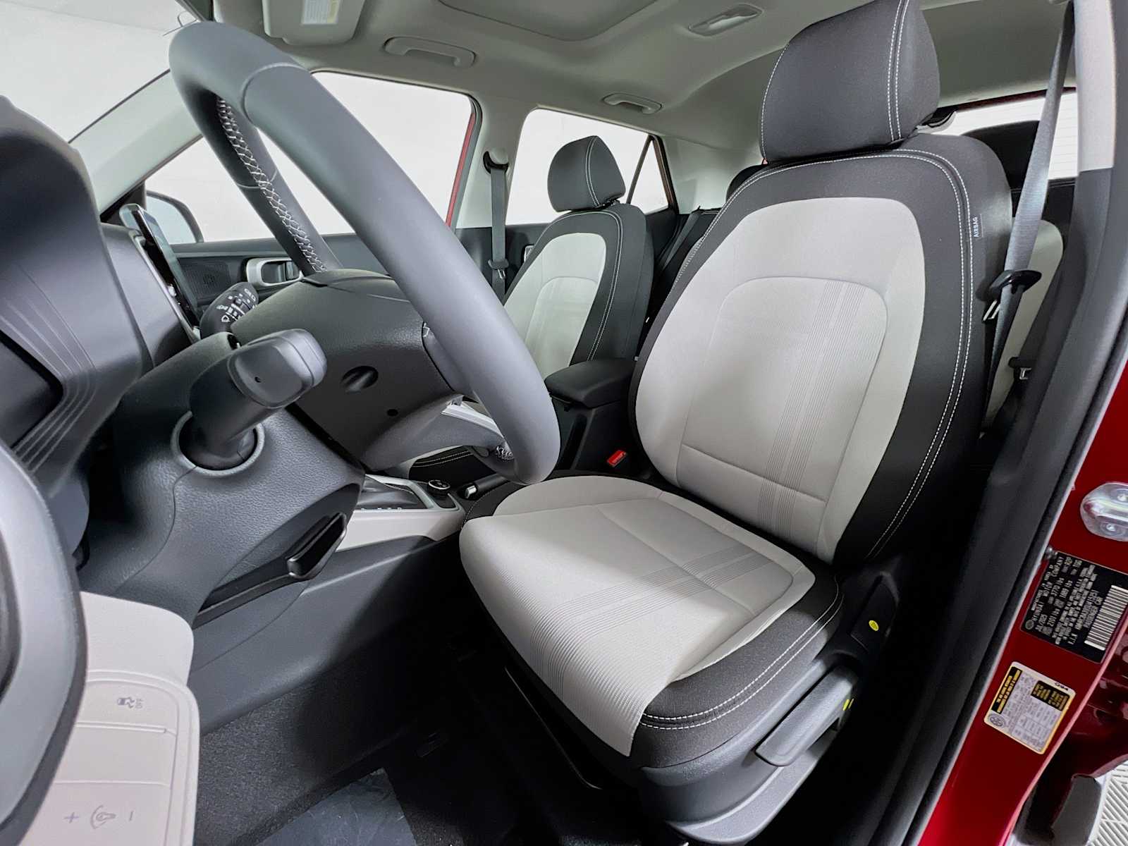 2025 Hyundai Venue SEL - Photo 12