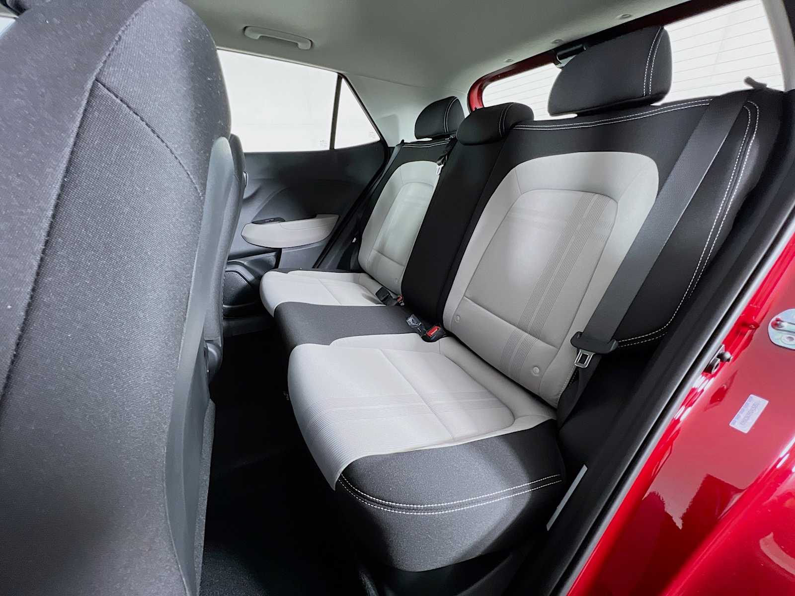 2025 Hyundai Venue SEL - Photo 13
