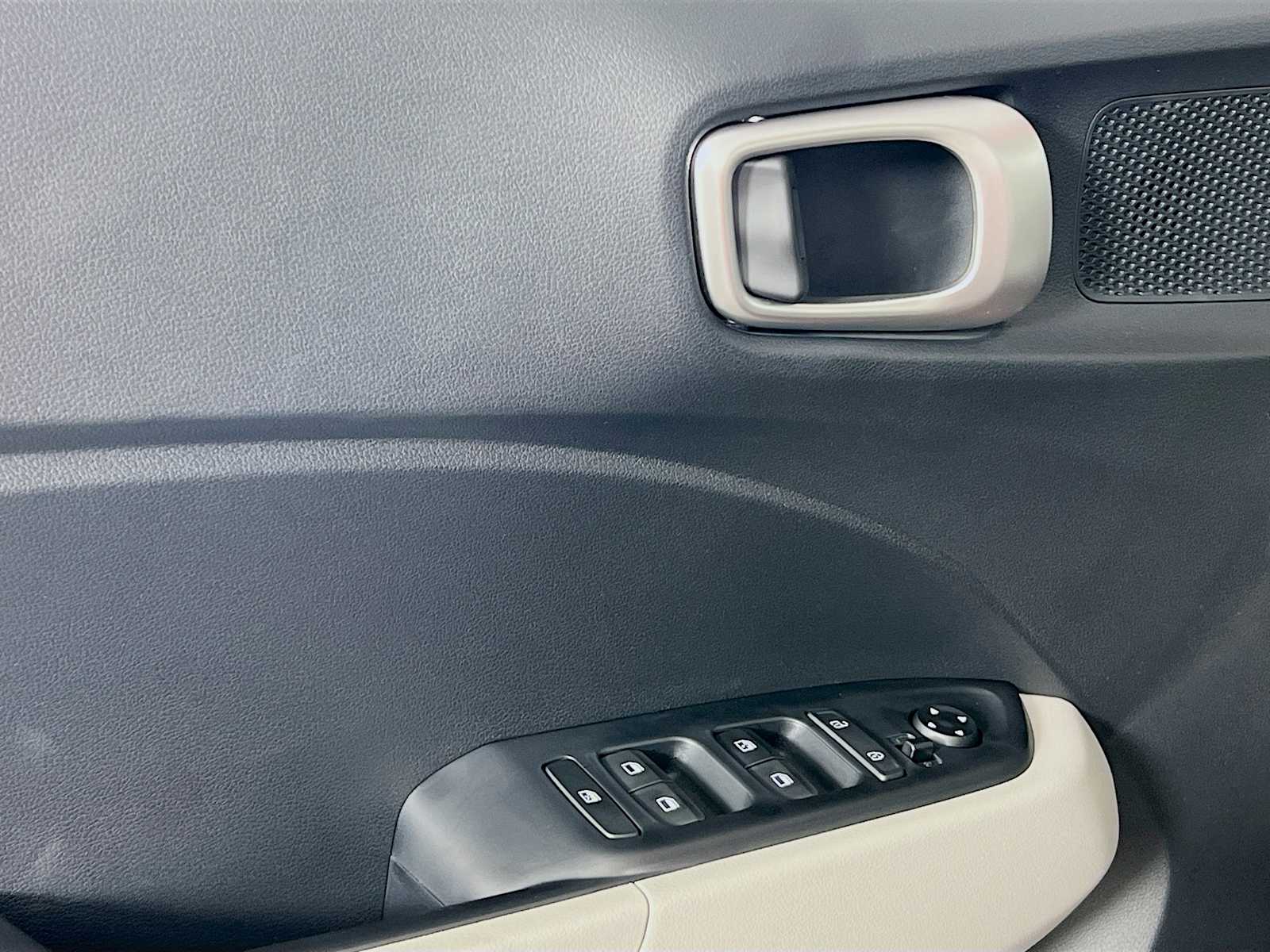 2025 Hyundai Venue SEL - Photo 15