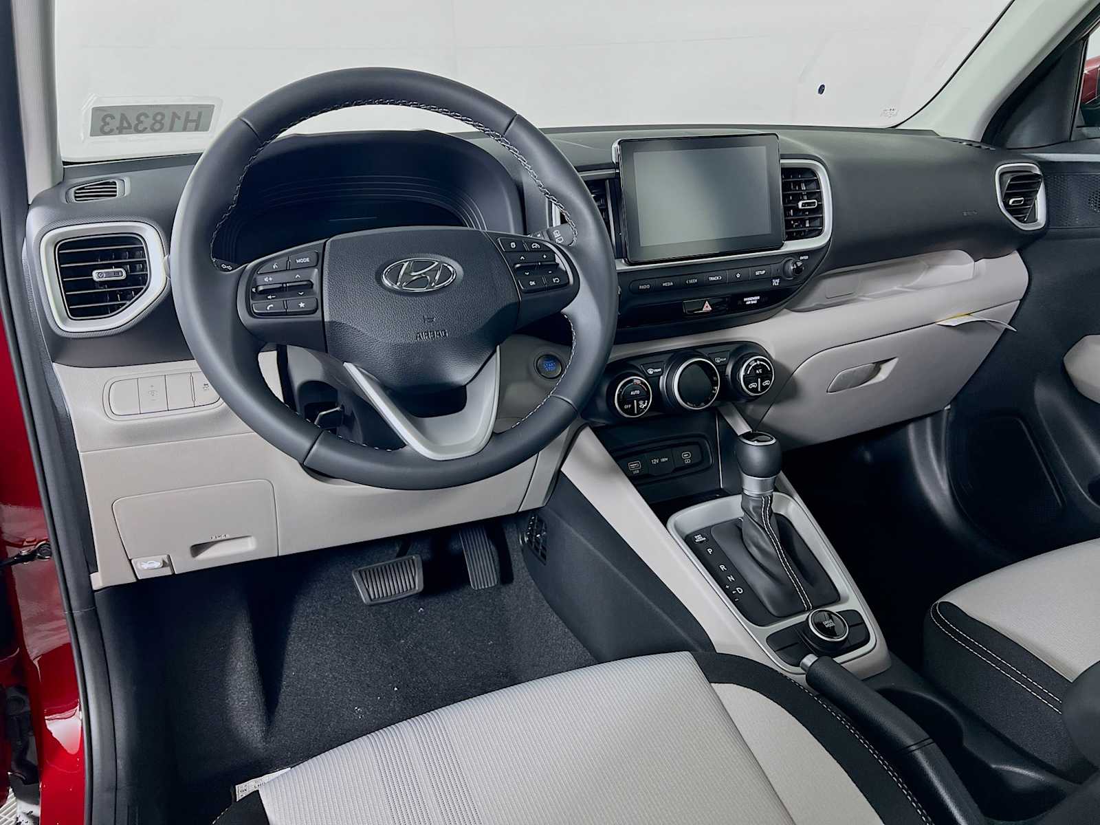 2025 Hyundai Venue SEL - Photo 6