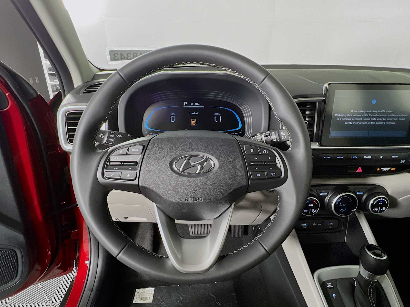2025 Hyundai Venue SEL - Photo 7