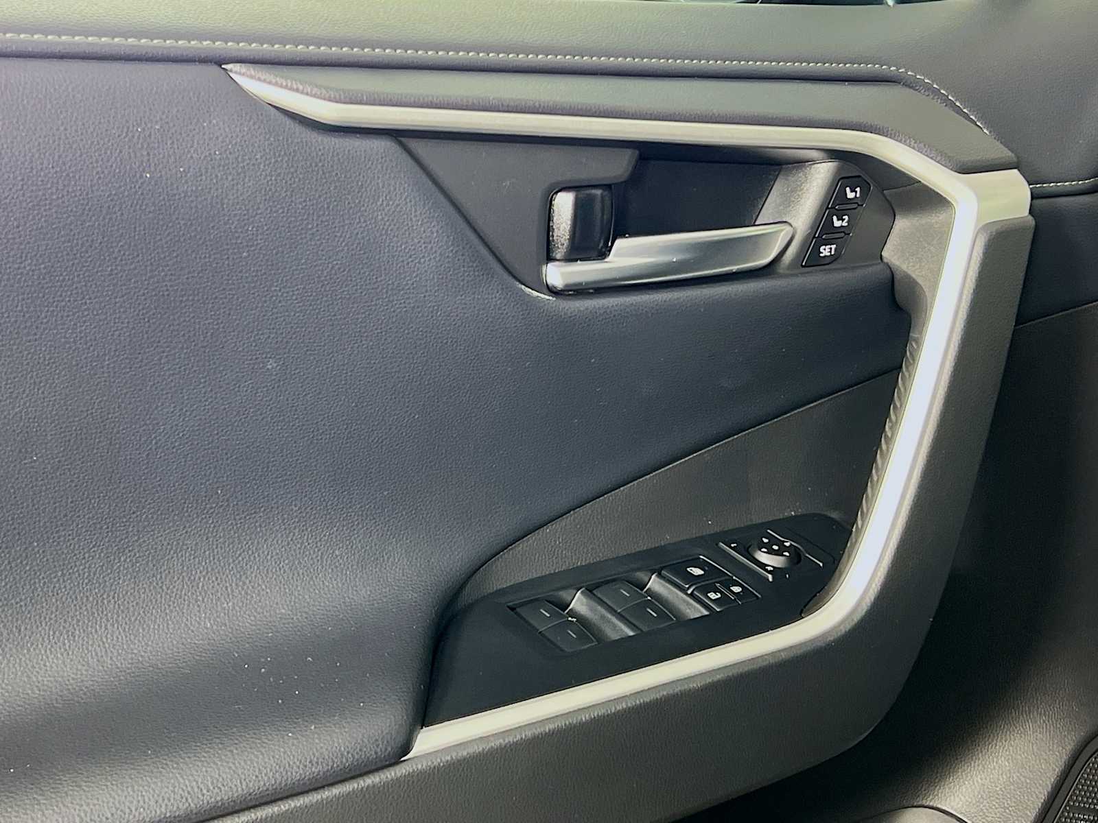 2022 Toyota RAV4 Limited - Photo 17
