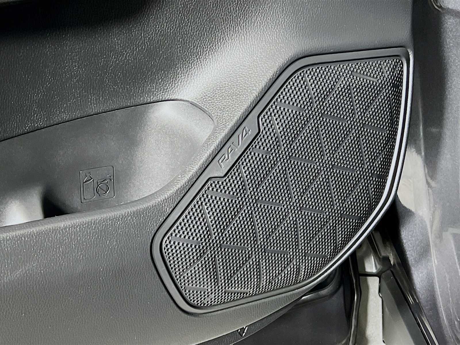 2022 Toyota RAV4 Limited - Photo 18