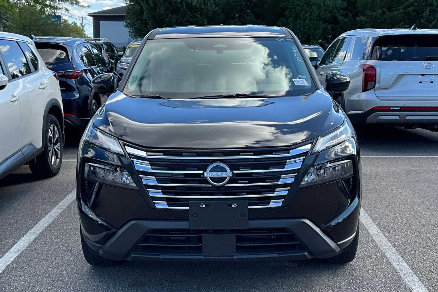 2025 Nissan Rogue SV - Photo 2
