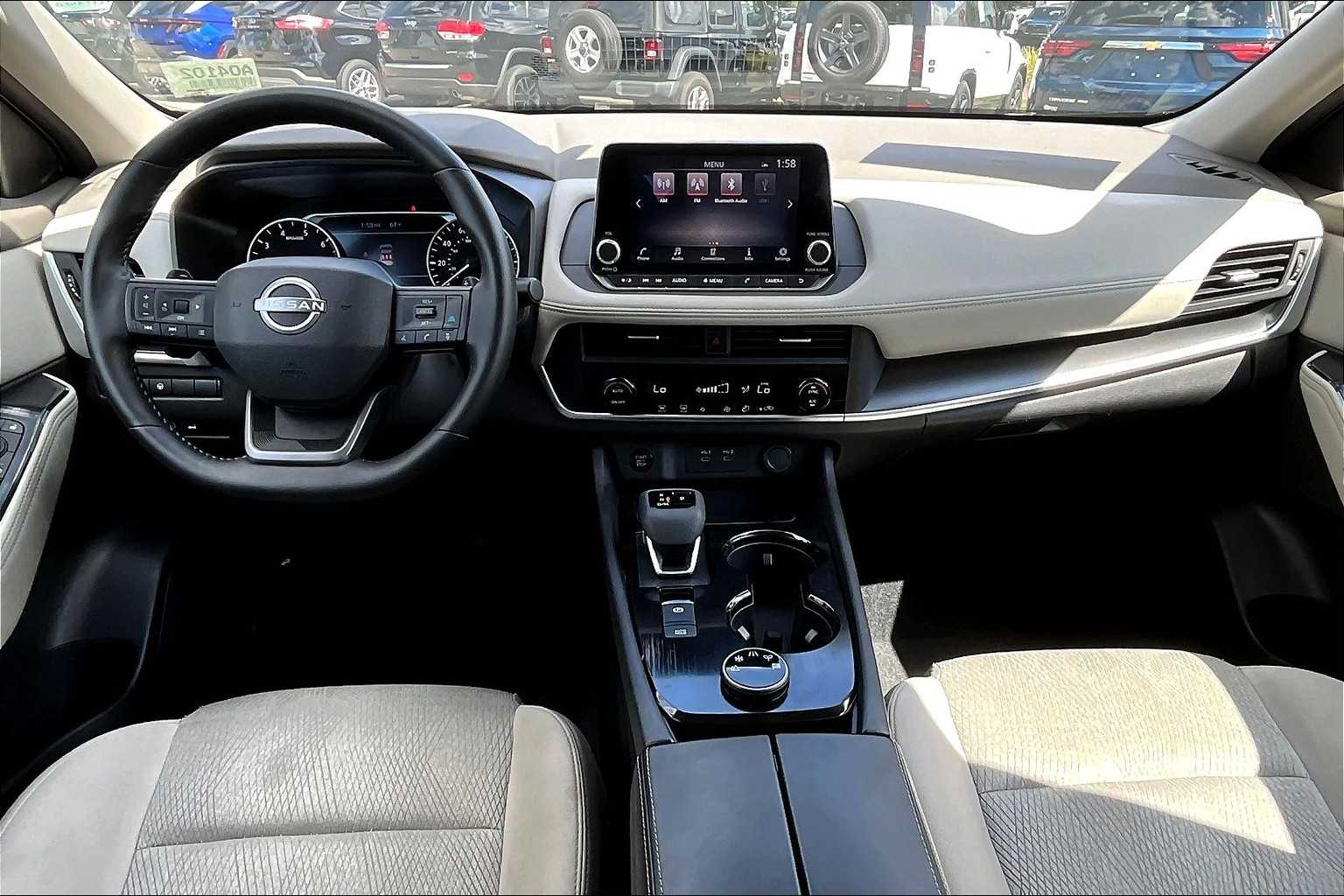 2025 Nissan Rogue SV - Photo 21
