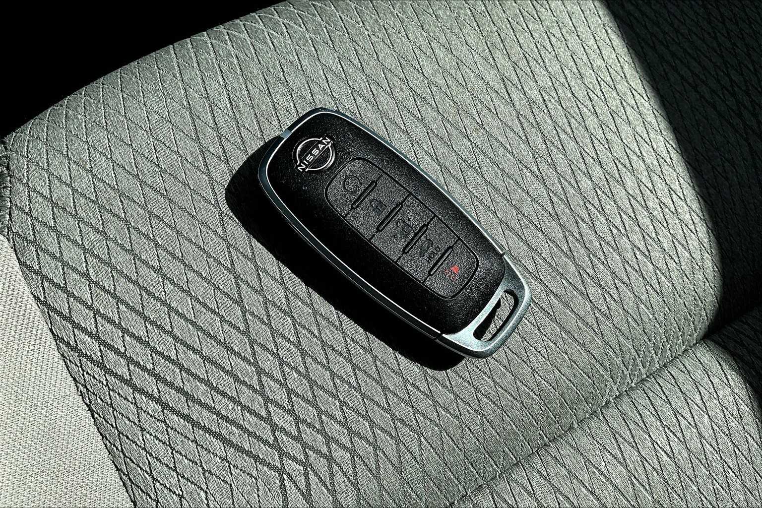 2025 Nissan Rogue SV - Photo 29