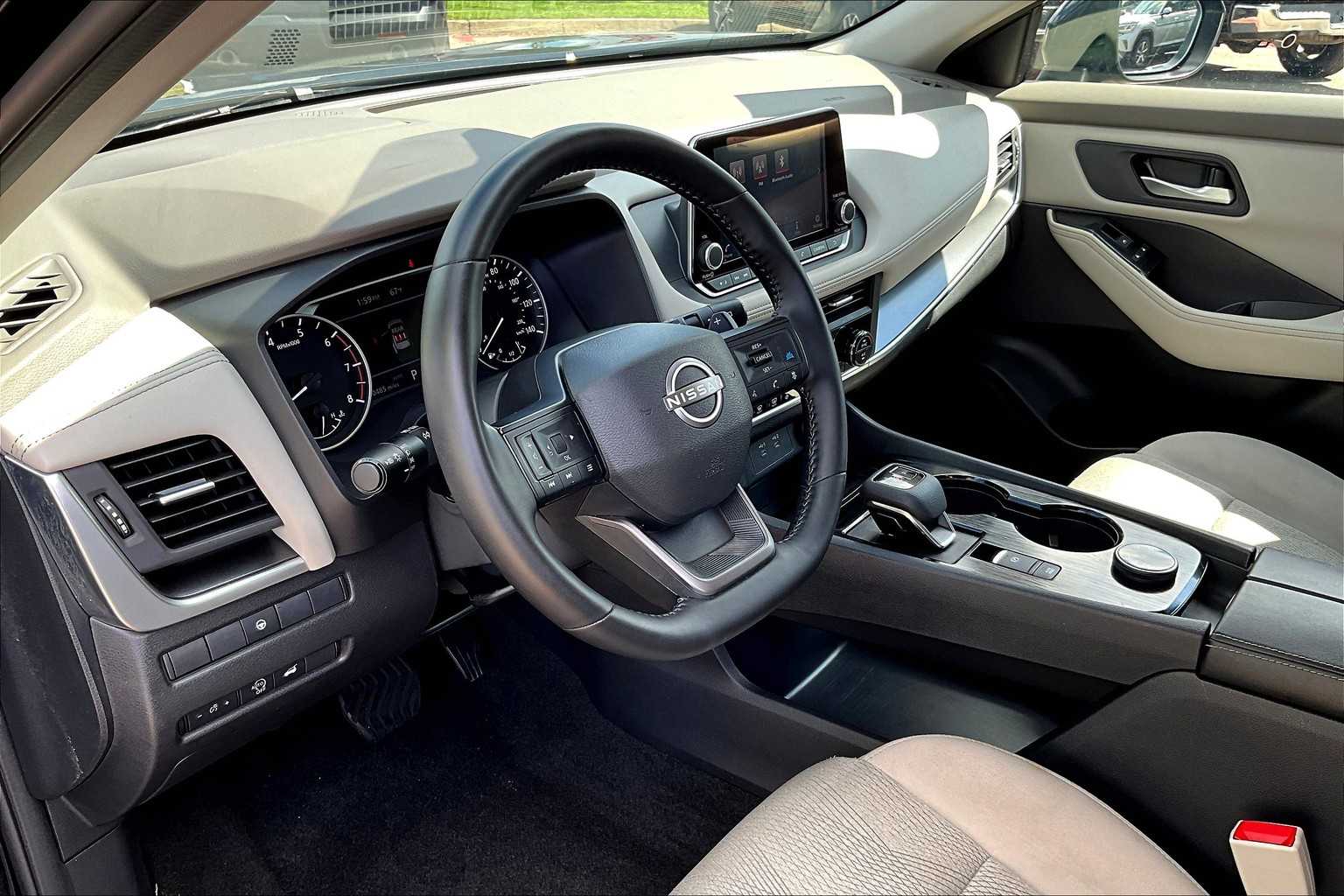 2025 Nissan Rogue SV - Photo 8