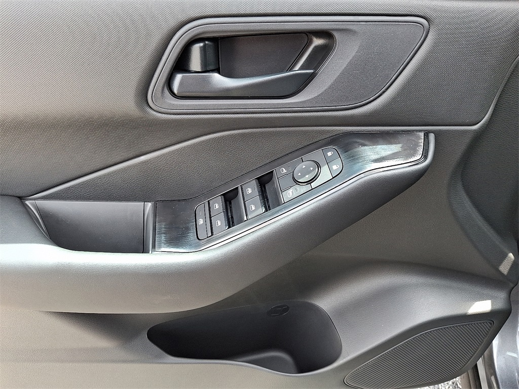 2025 Nissan Rogue S - Photo 8