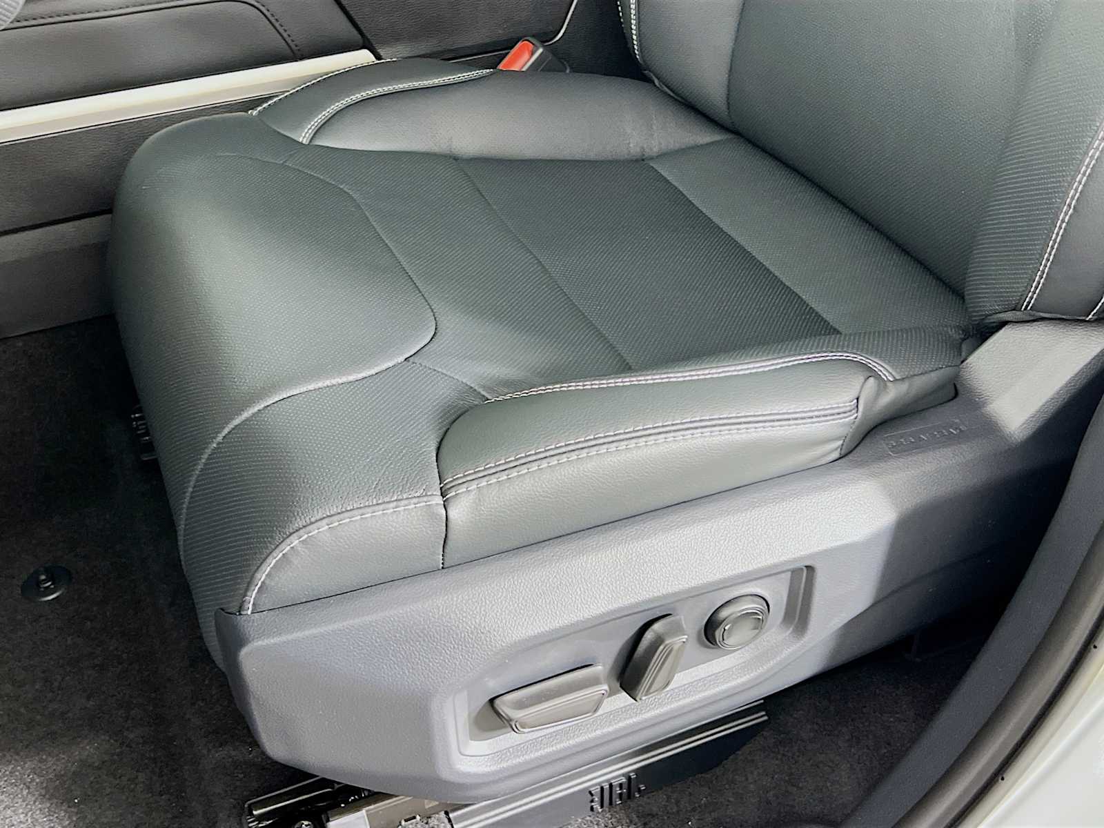 2026 Toyota Tundra Limited - Photo 17