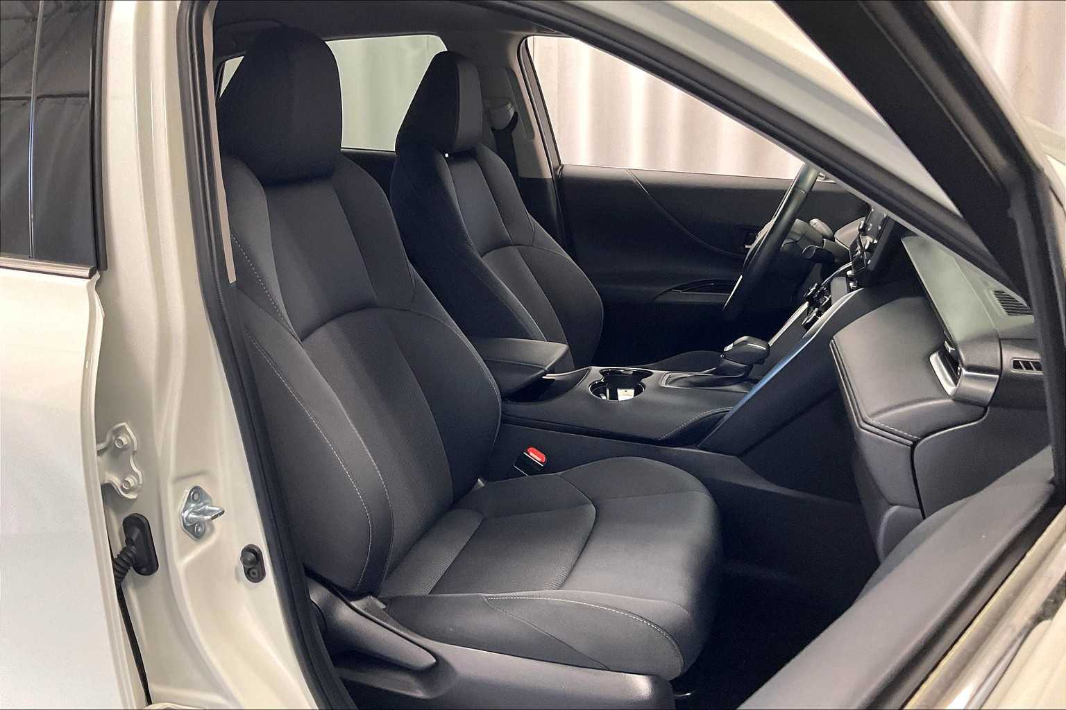 2022 Toyota Venza LE - Photo 11