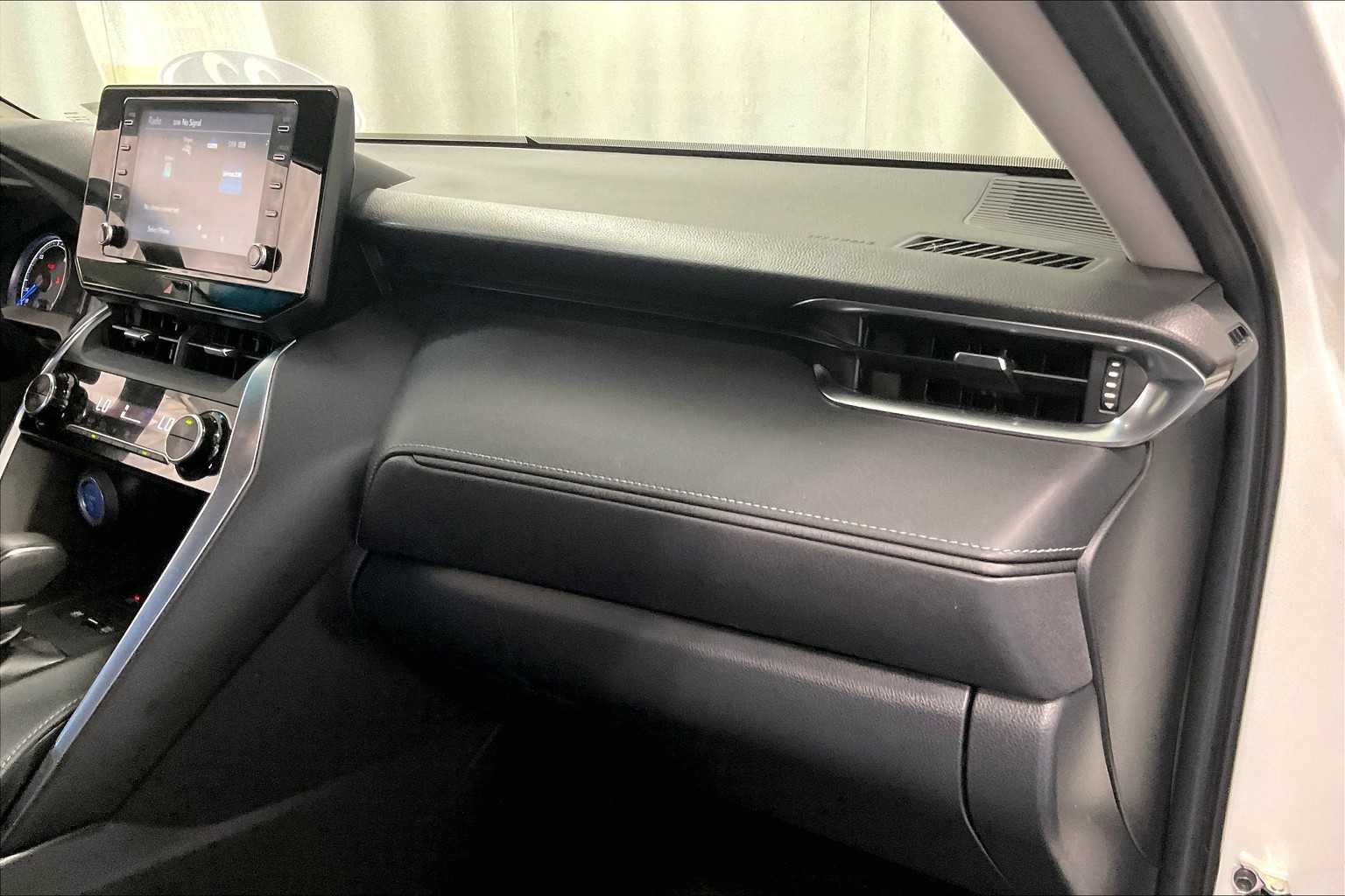 2022 Toyota Venza LE - Photo 13