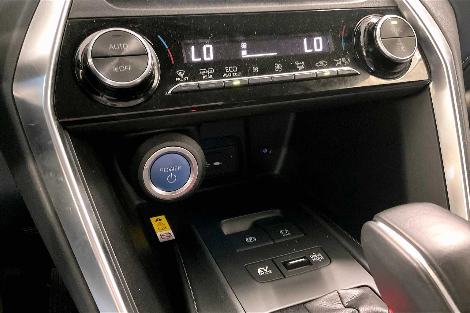 2022 Toyota Venza LE - Photo 25