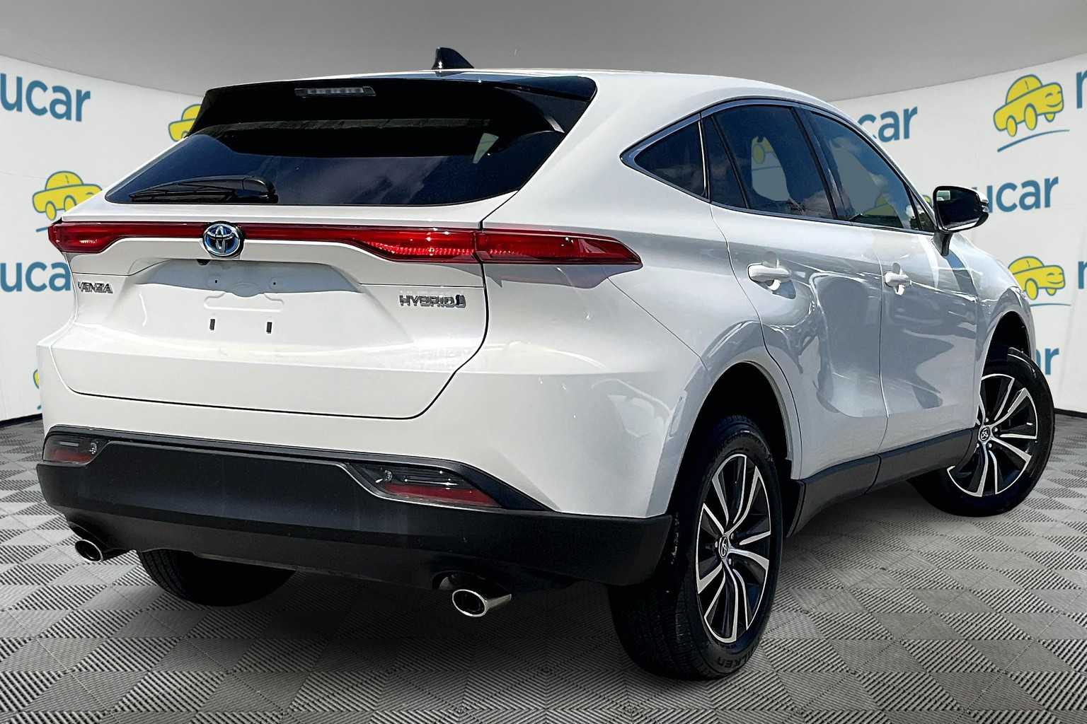 2022 Toyota Venza LE - Photo 6