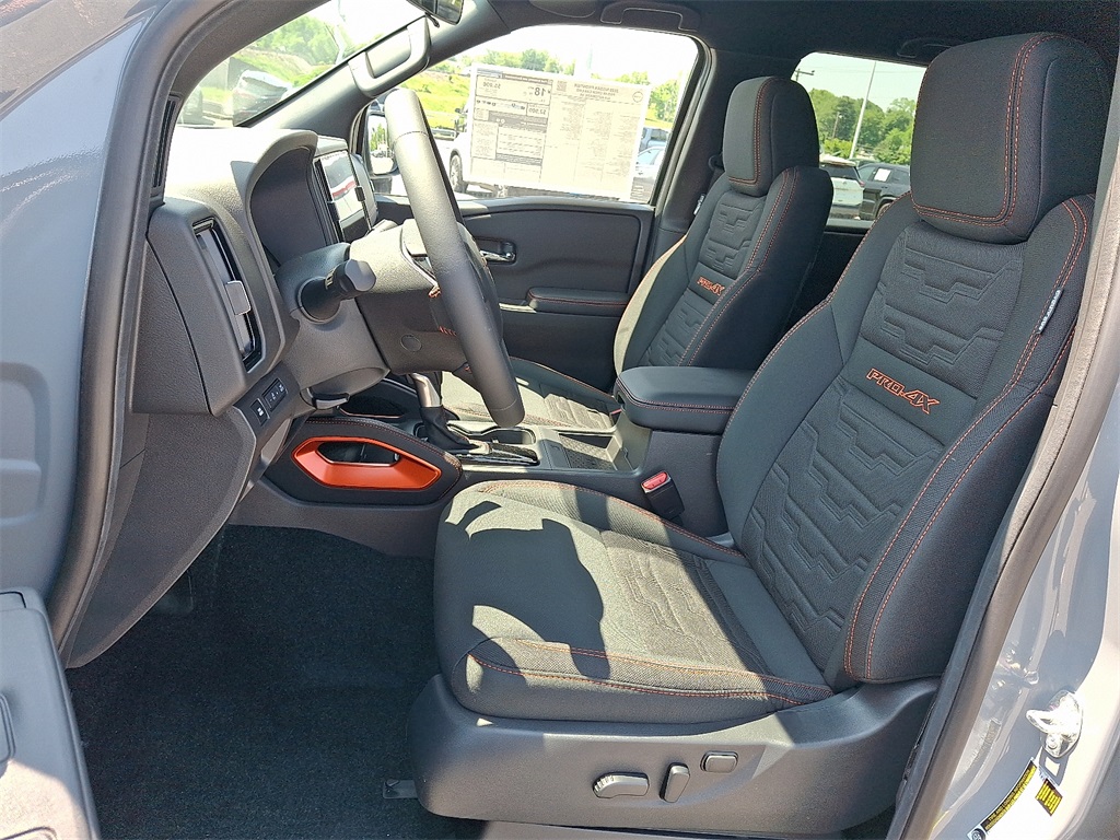 2025 Nissan Frontier PRO-4X - Photo 9