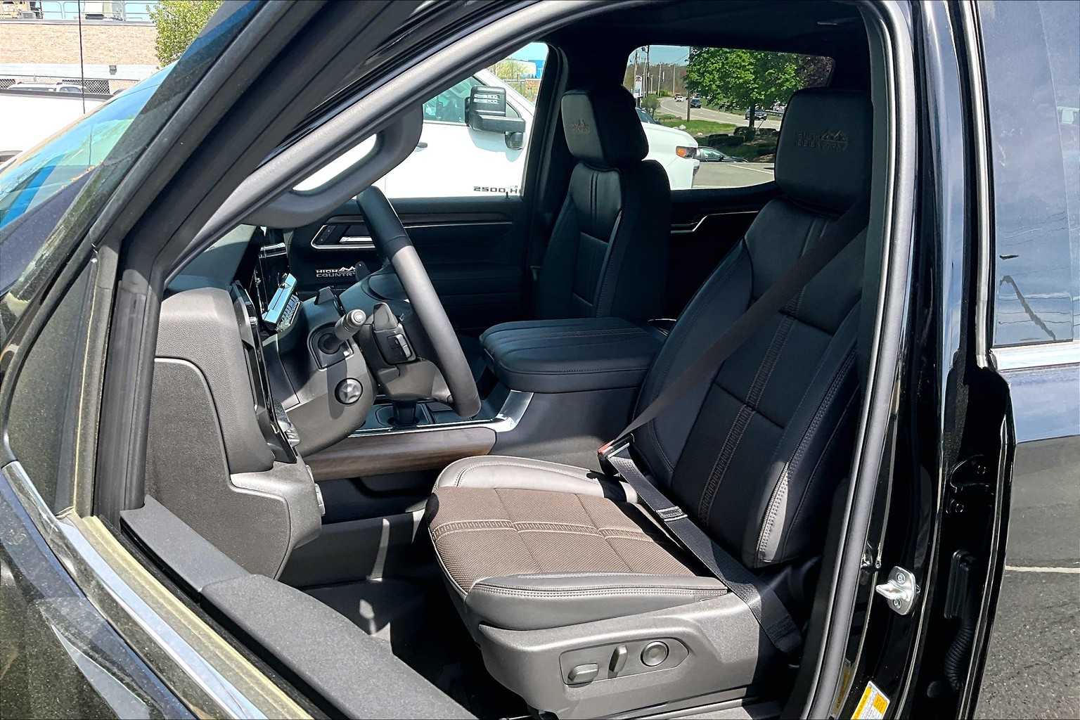 2025 Chevrolet Silverado 1500 High Country - Photo 11