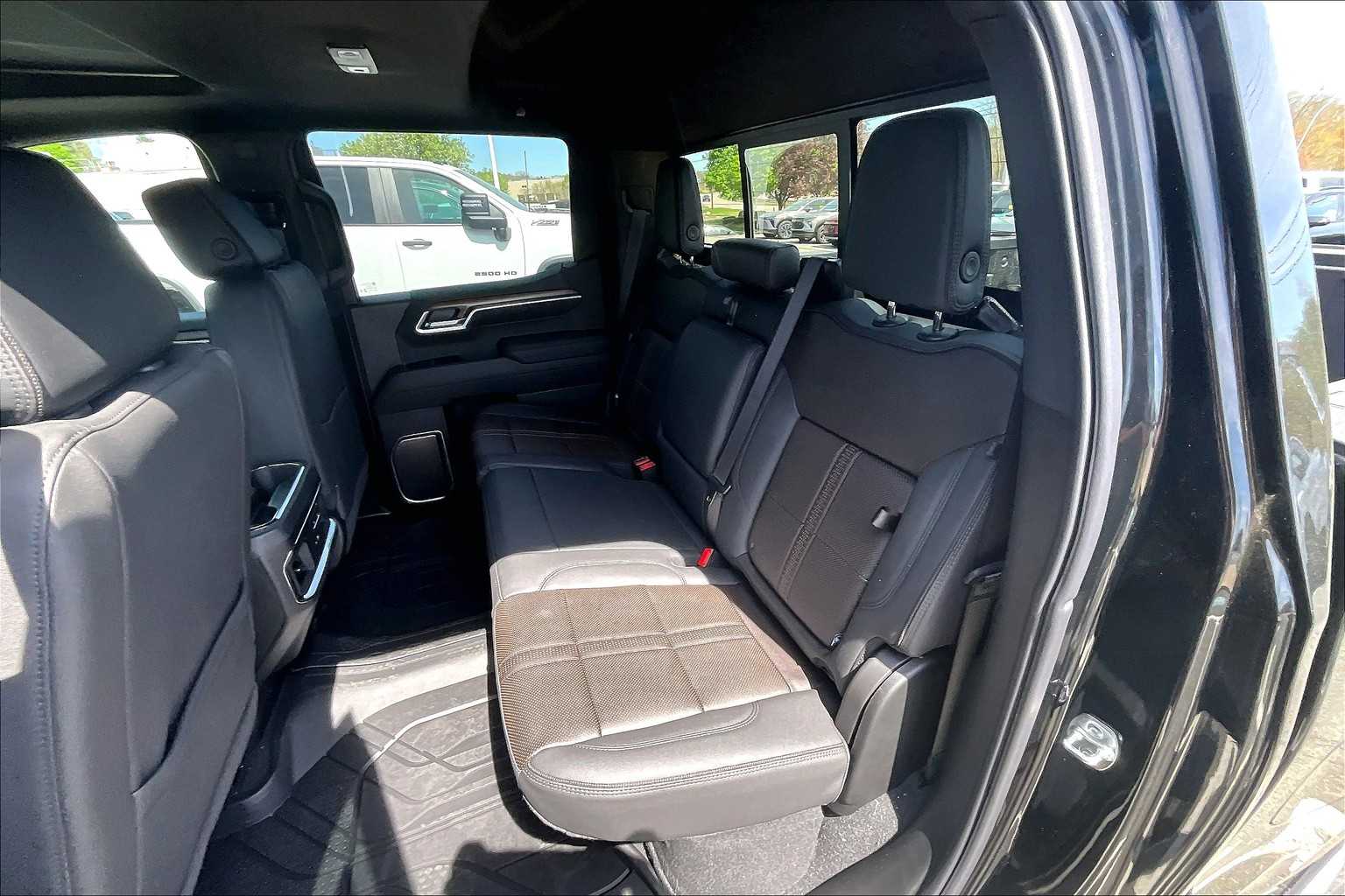 2025 Chevrolet Silverado 1500 High Country - Photo 15