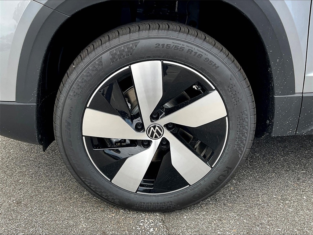 2025 Volkswagen Taos 1.5T S - Photo 8