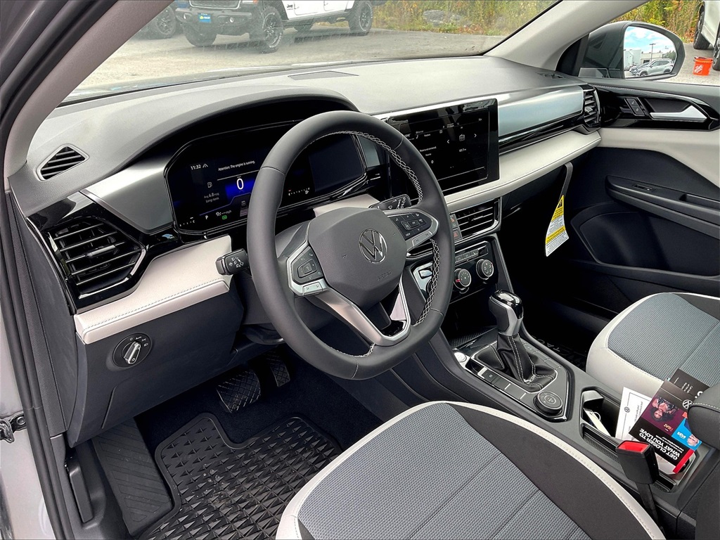 2025 Volkswagen Taos 1.5T S - Photo 9